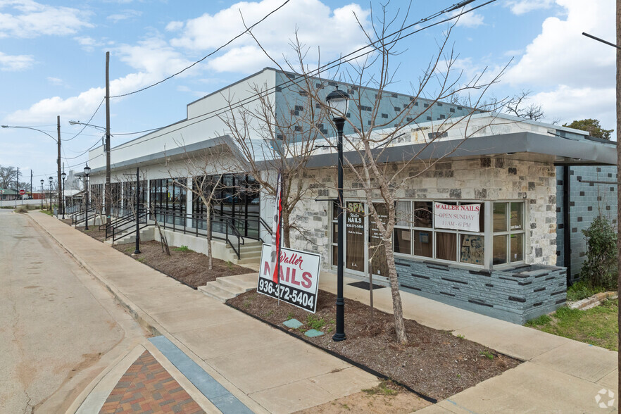 2406 Main St, Waller, TX for lease - Building Photo - Image 3 of 17