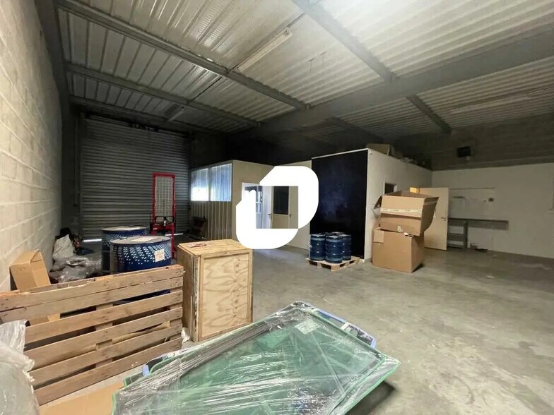 Office in Le Haillan for lease - Interior Photo - Image 1 of 9