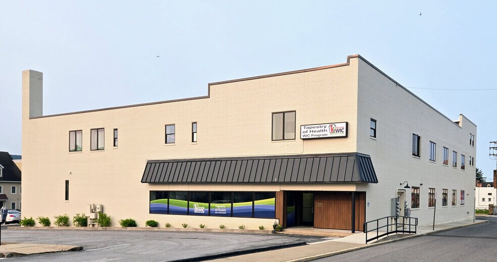 19 S Brown St, Lewistown, PA à louer - Photo du bâtiment - Image 1 de 2