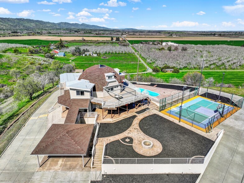 8560 Holmes Ln, Winters, CA à vendre - Photo du bâtiment - Image 3 de 157