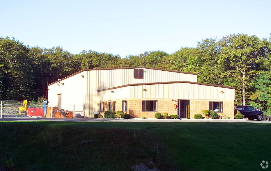 25 E Belcher Rd, Foxborough, MA for lease - Primary Photo - Image 1 of 5