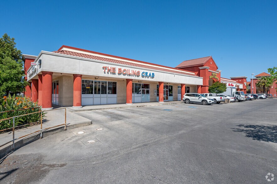 6930 65th St, Sacramento, CA à louer - Photo du bâtiment - Image 2 de 8