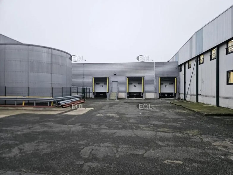 Industrial in Thiais for lease - Building Photo - Image 1 of 9