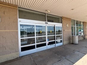 6920-6930 W Kellogg Dr, Wichita, KS for lease Lobby- Image 1 of 25