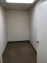 15243 Vanowen St, Van Nuys, CA for lease Interior Photo- Image 2 of 10