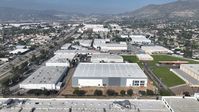 Plus de détails pour 15191 Bledsoe St, Sylmar, CA - Industriel à louer