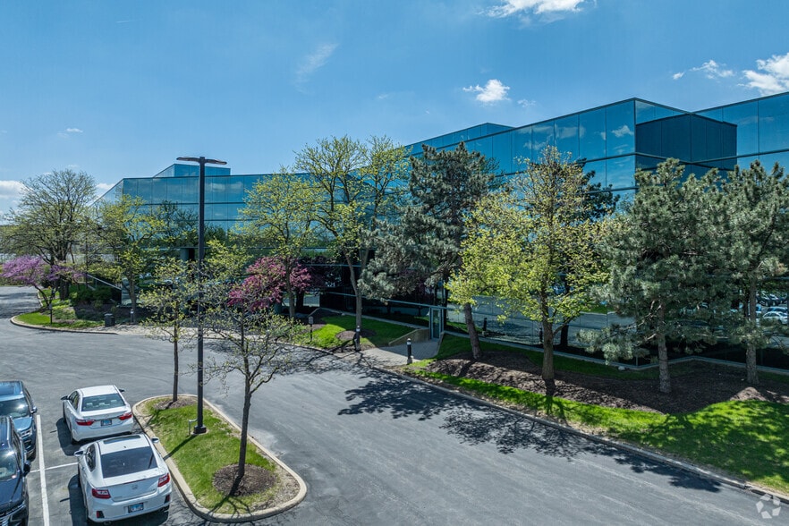 450 E Devon Ave, Itasca, IL for lease - Primary Photo - Image 1 of 5