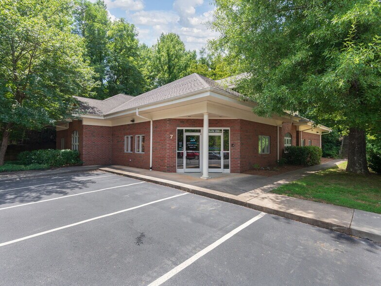 7 Walden Ridge Dr, Asheville, NC à vendre - Photo du bâtiment - Image 1 de 15