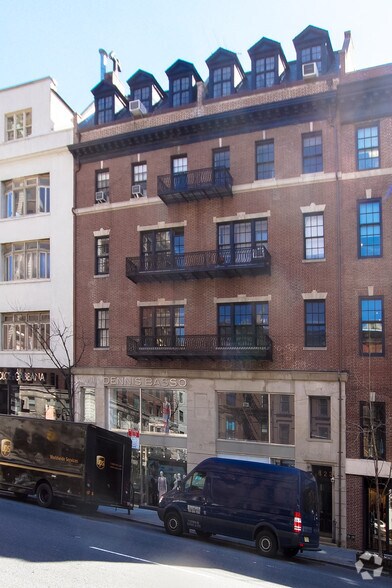 823-825 Madison Ave, New York, NY à louer - Photo du bâtiment - Image 3 de 6