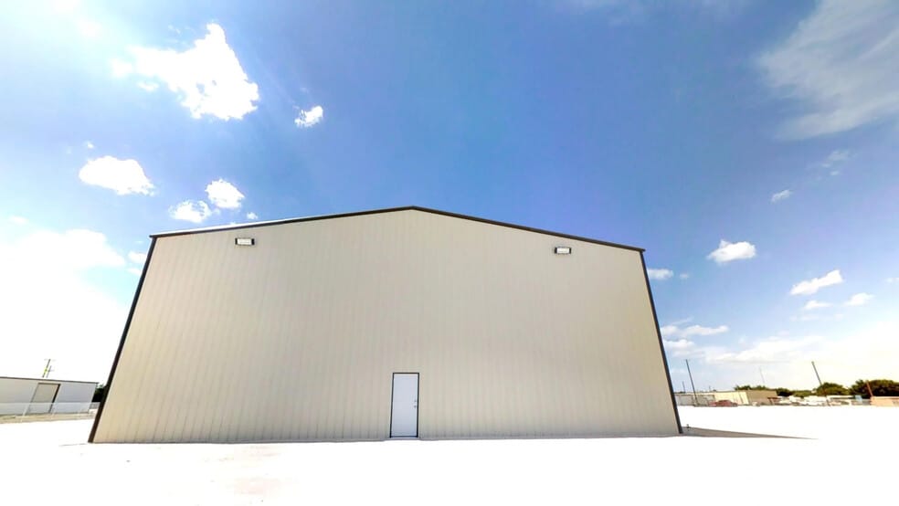 1402 SW Mustang Dr, Andrews, TX for sale - Building Photo - Image 3 of 4