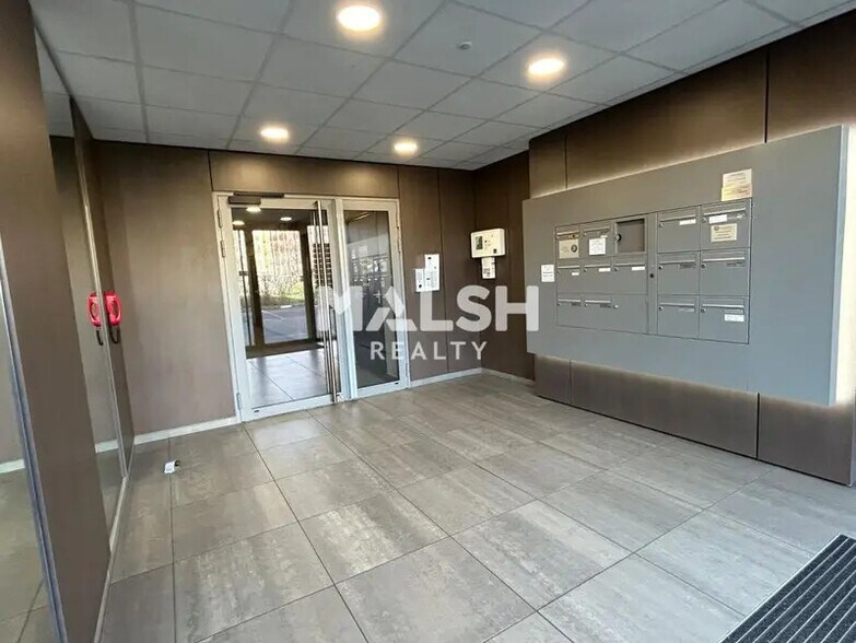 Bureau dans Francheville à vendre - Hall d’entrée - Image 3 de 15