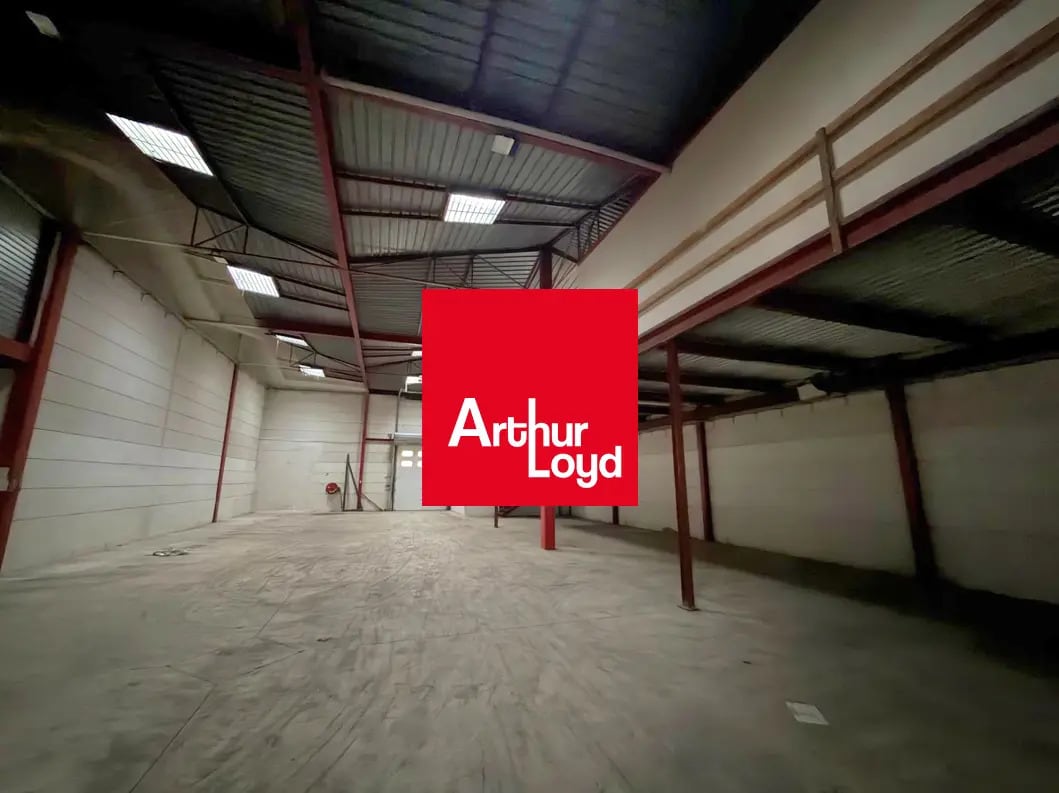 Flex in Marseille for lease Building Photo- Image 1 of 13