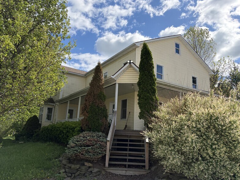 4172 Route 14A, Penn Yan, NY à vendre - Photo du bâtiment - Image 3 de 8