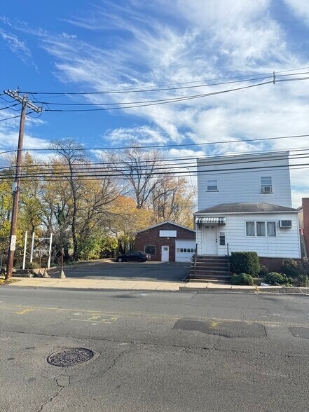 1314 E Elizabeth Ave, Linden, NJ à vendre - Photo du bâtiment - Image 2 de 8