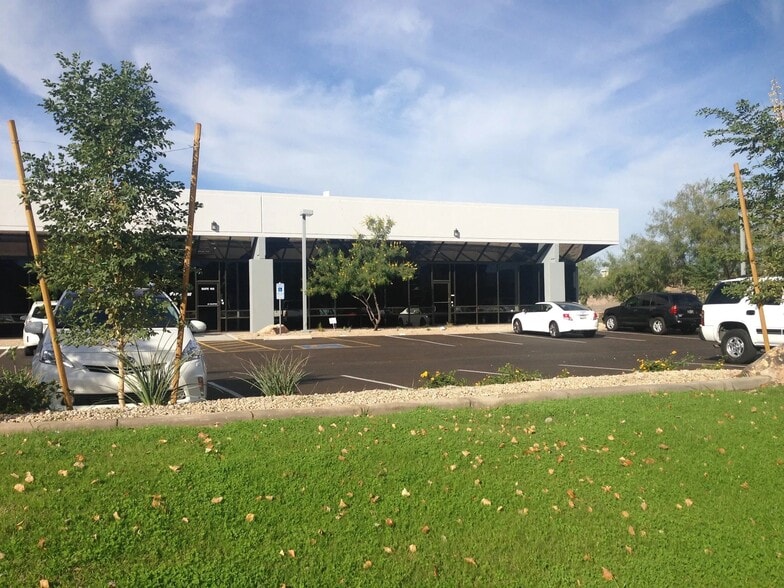 2650 S 46th St, Phoenix, AZ for lease - Building Photo - Image 2 of 3