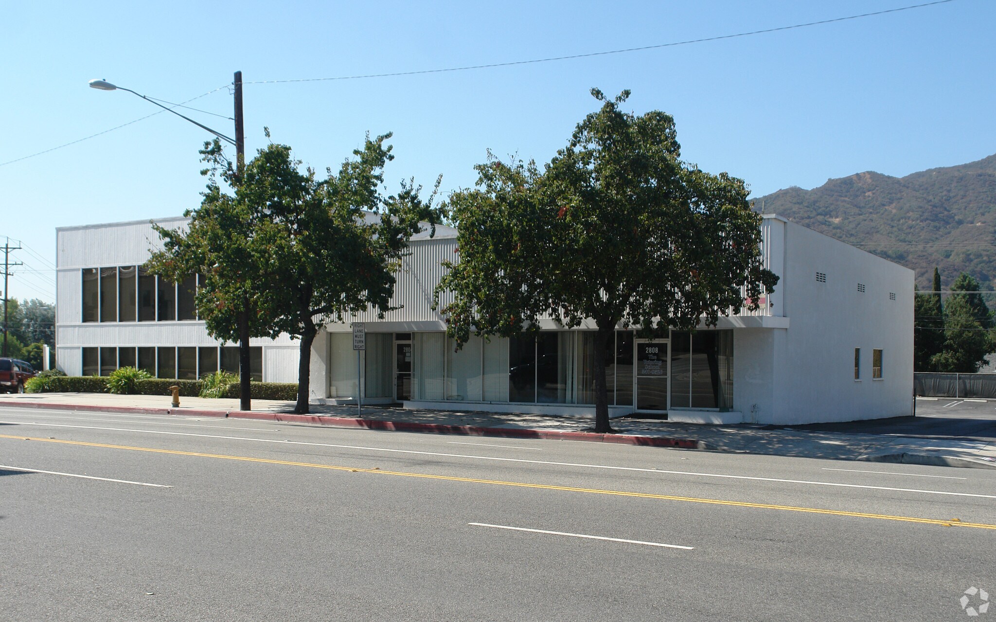2804-2804 Honolulu Ave, La Crescenta, CA à louer Photo principale- Image 1 de 2