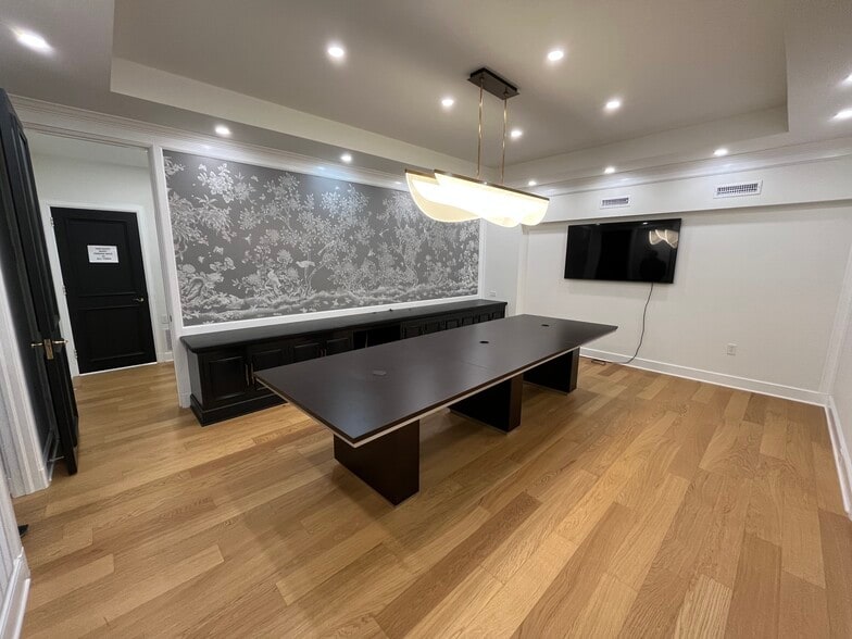 1042 NW 69th St, Oklahoma City, OK à louer - Photo du bâtiment - Image 2 de 6