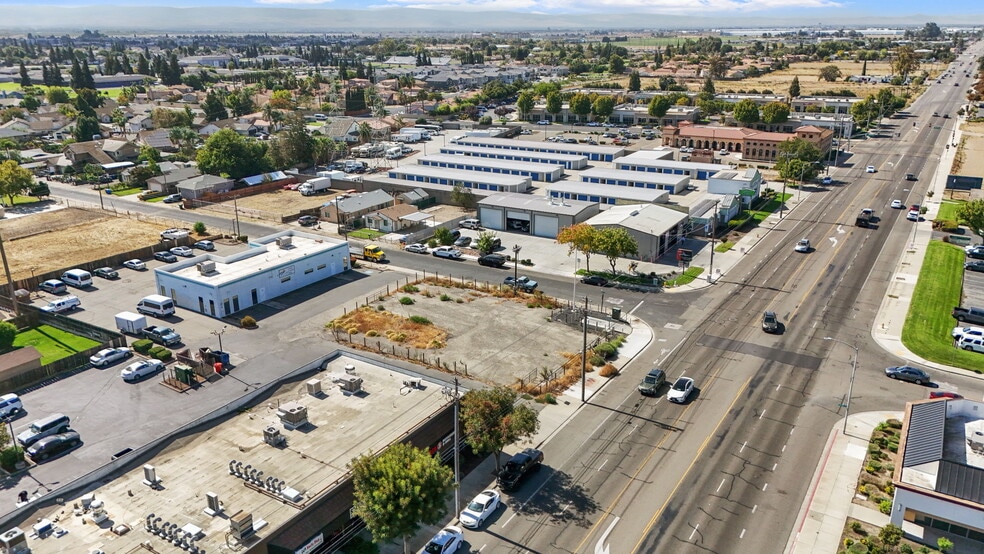 1492 W Yosemite Ave, Manteca, CA for sale - Building Photo - Image 3 of 30