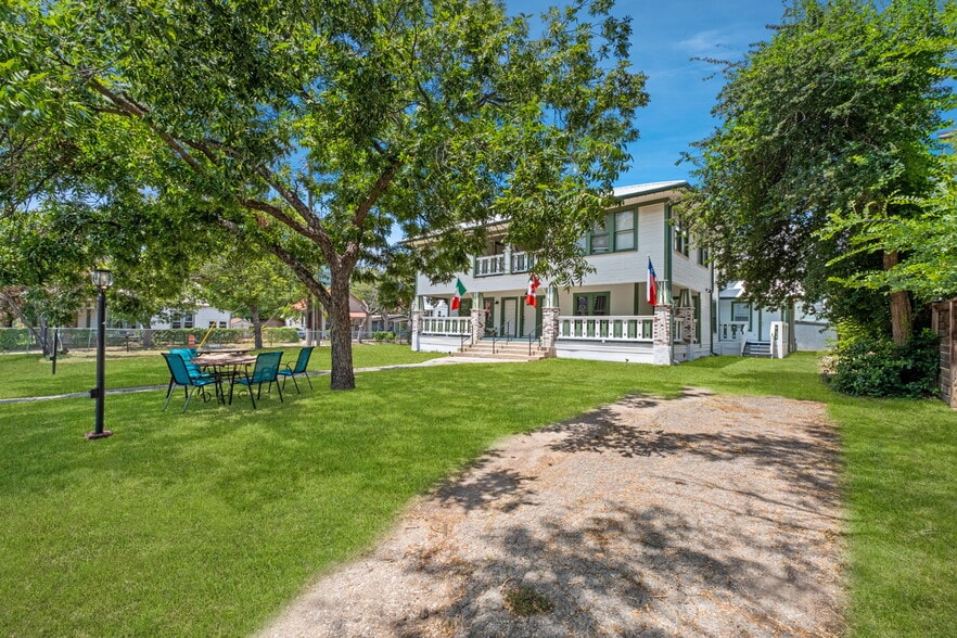 603 E Grayson St, San Antonio, TX for sale - Building Photo - Image 2 of 20