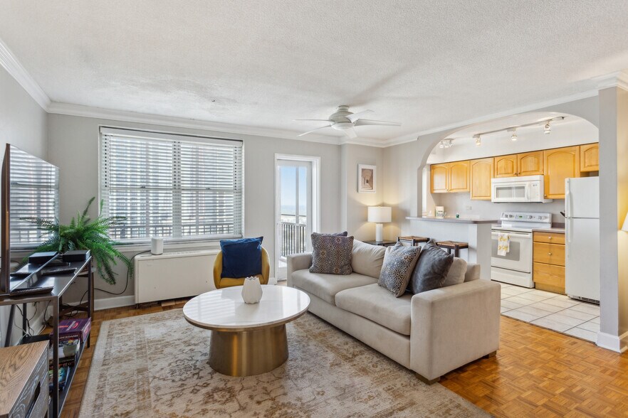 Peachtree Towers (3 Units) portefeuille de 3 propriétés à vendre sur LoopNet.ca - Photo du bâtiment - Image 2 de 11