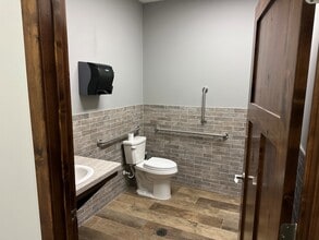 13654 Van Buren St NE, Ham Lake, MN for lease Interior Photo- Image 2 of 7