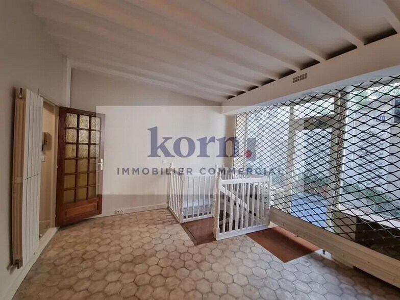 Retail in Paris for lease - Building Photo - Image 2 of 10