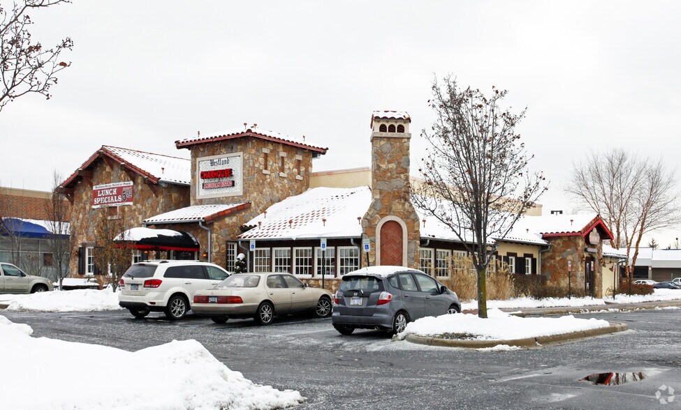 35613 Warren Rd, Westland, MI à louer - Photo du bâtiment - Image 2 de 8