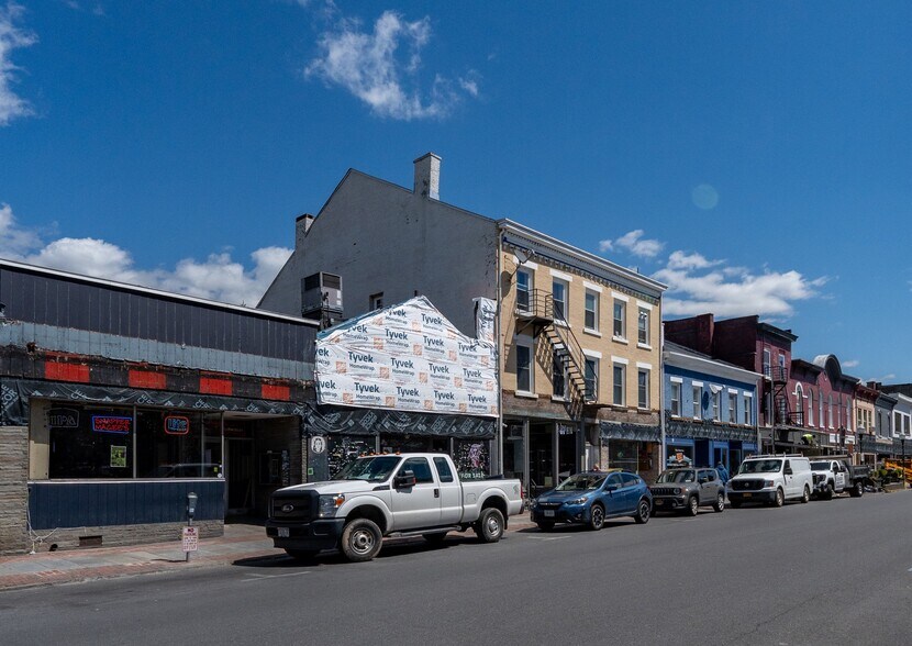57 N Front St, Kingston, NY à vendre - Photo du bâtiment - Image 2 de 20