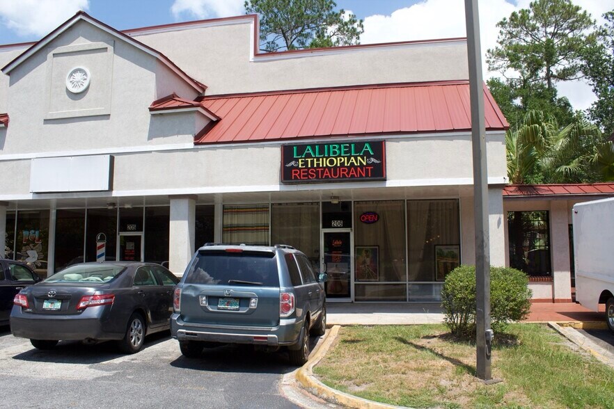 2151 Lane Ave S, Jacksonville, FL à louer - Photo du bâtiment - Image 2 de 7