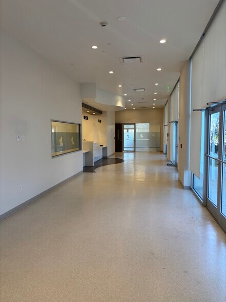 3190 N Poinciana Blvd, Kissimmee, FL for lease - Interior Photo - Image 3 of 11