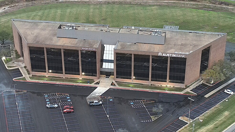 911 W Loop 281, Longview, TX for lease - Building Photo - Image 1 of 2