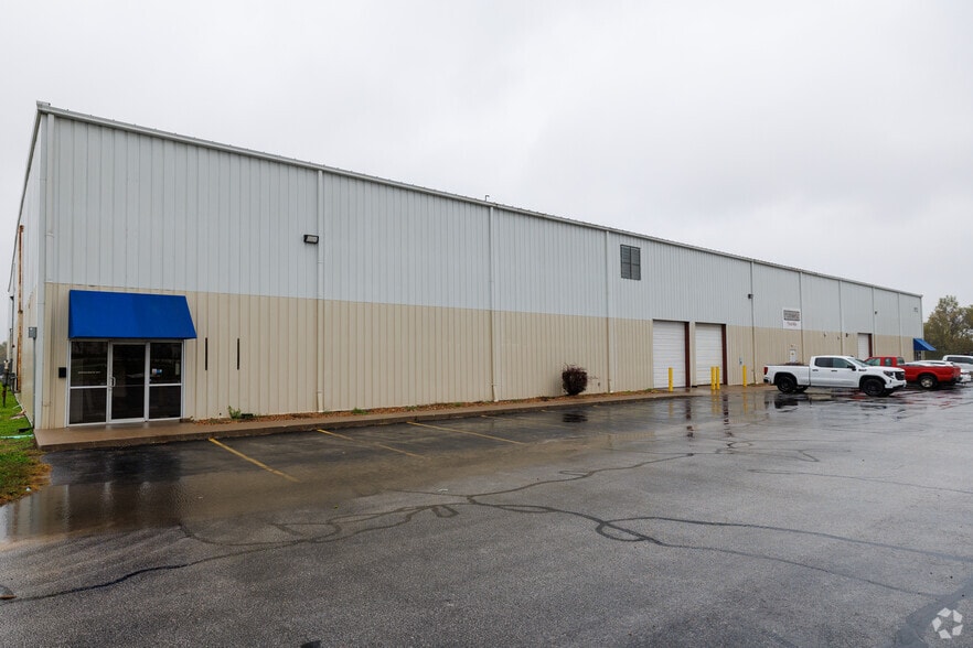 1012 N Farm Road 123, Springfield, MO for lease - Building Photo - Image 2 of 3