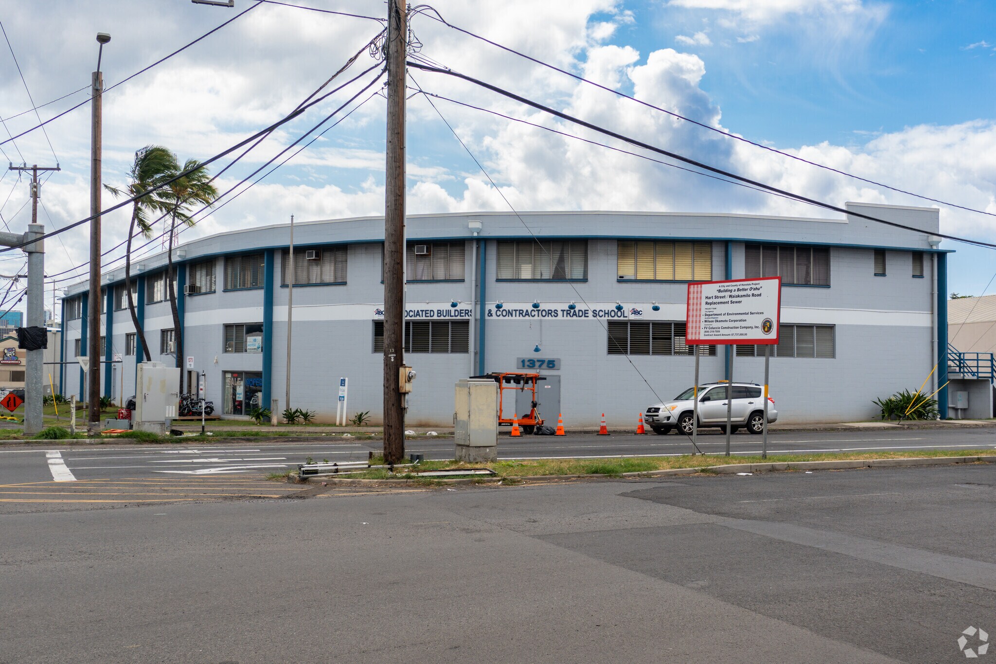 1375 Dillingham Blvd, Honolulu, HI for lease Primary Photo- Image 1 of 8