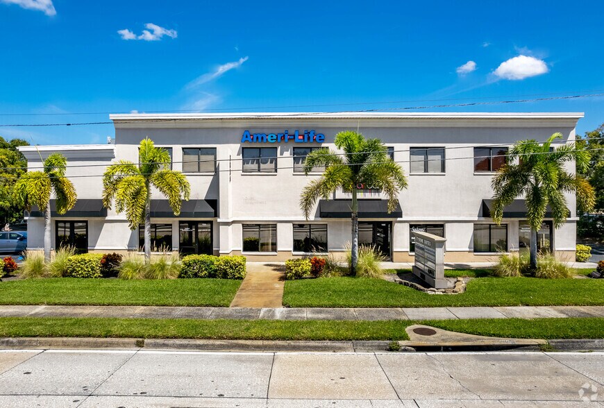 3831 Tyrone Blvd N, Saint Petersburg, FL à louer - Photo du bâtiment - Image 2 de 12