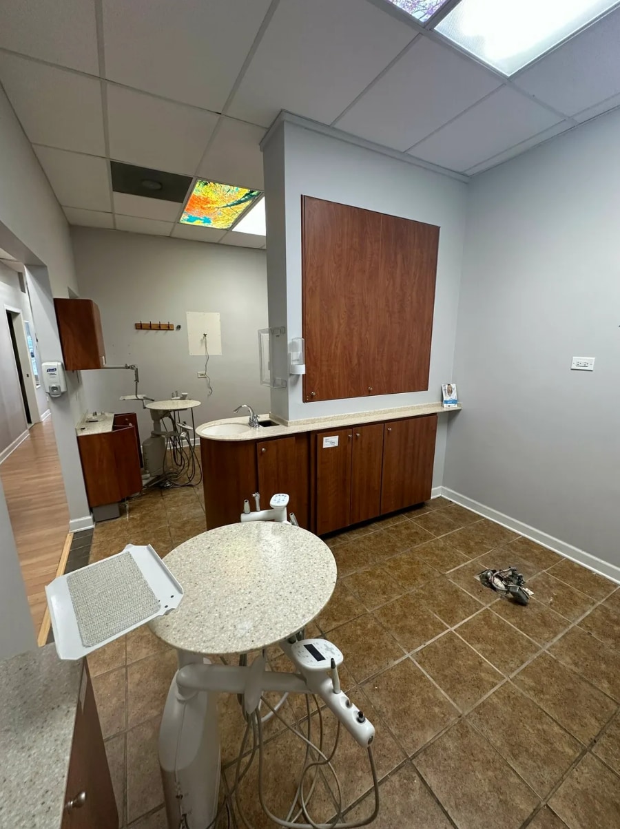 201-285 W Dundee Rd, Palatine, IL for lease Interior Photo- Image 1 of 1