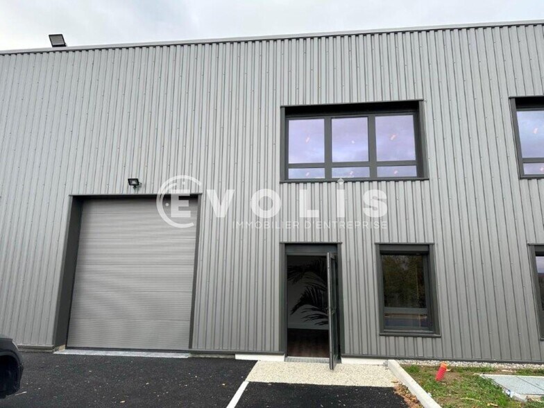 225 Avenue Des Marronniers, Bourgoin-Jallieu for lease - Building Photo - Image 2 of 21