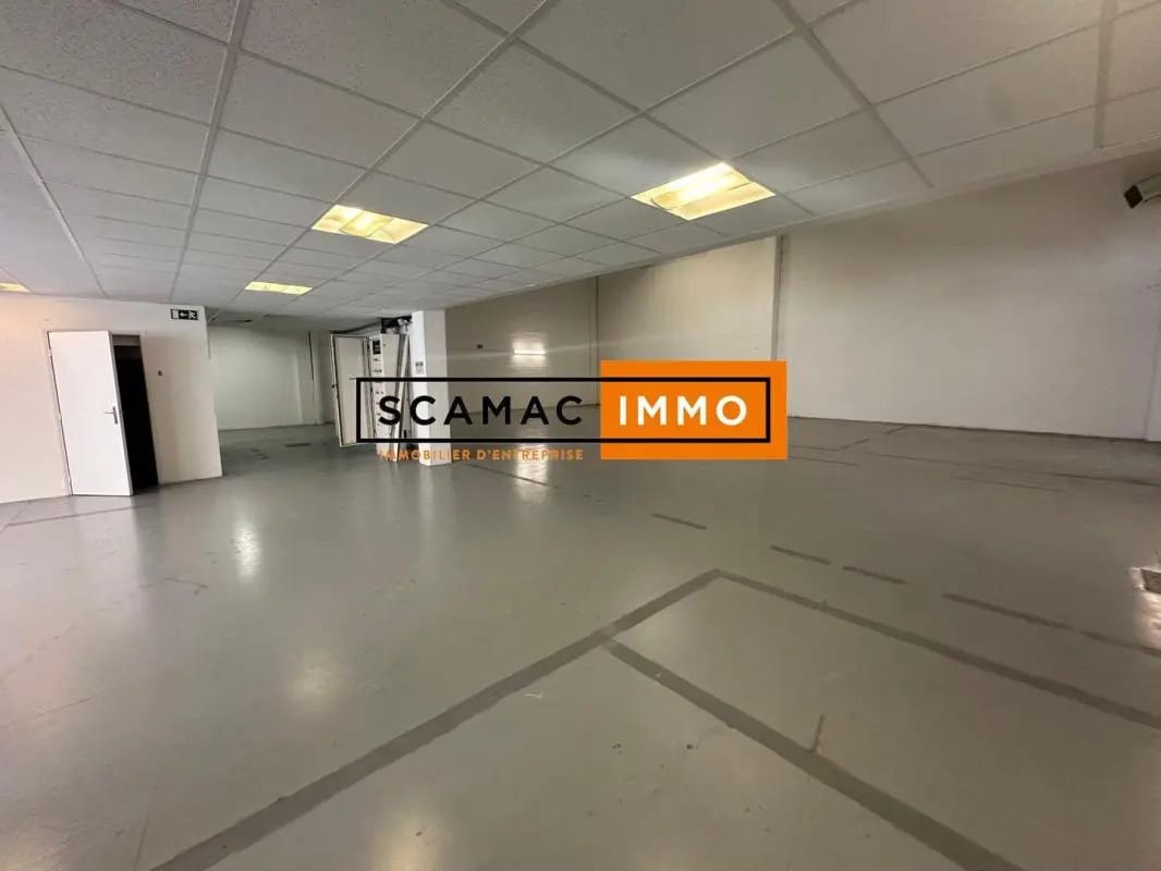 Industrial in Poissy for lease Interior Photo- Image 1 of 19