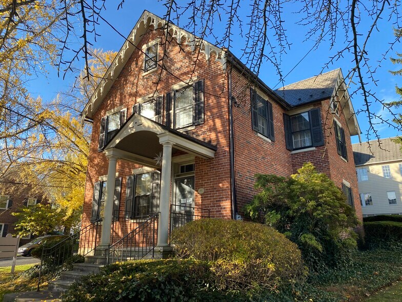 201 N Main St, Nazareth, PA à louer - Photo principale - Image 1 de 10