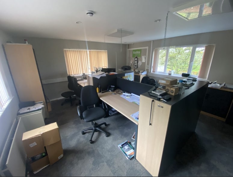 10 Browns Rd, Newtownabbey for sale - Interior Photo - Image 1 of 5