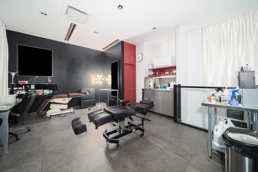773-775 St Saint-Joseph E, Québec, QC for lease - Interior Photo - Image 3 of 3