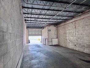 519-533 NE 34th St, Oakland Park, FL à louer Photo intérieure- Image 2 de 4