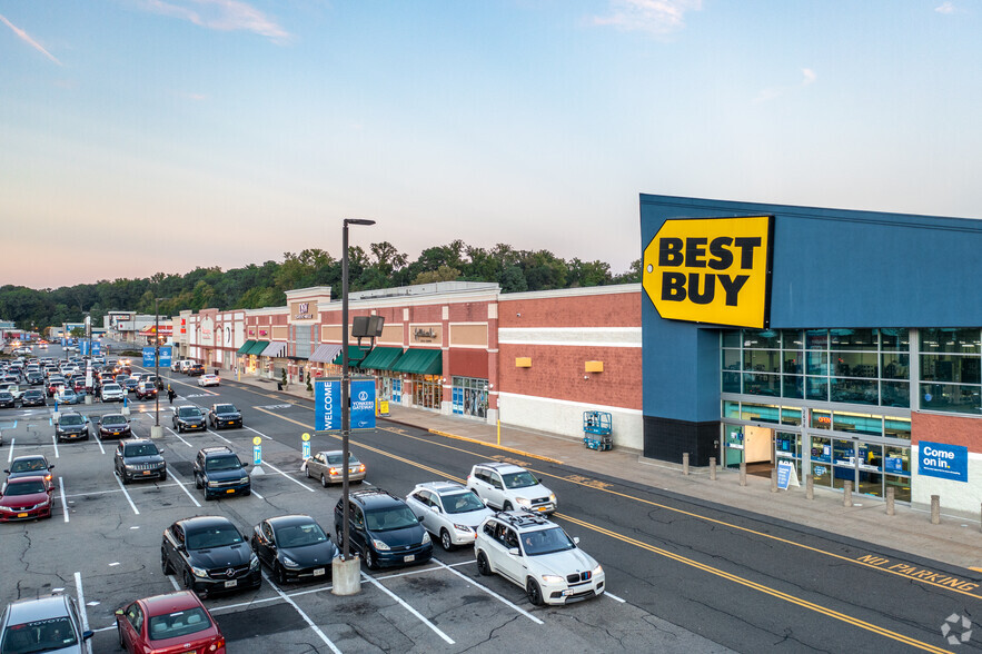 2470-2500 Central Park Ave, Yonkers, NY for lease - Building Photo - Image 1 of 5