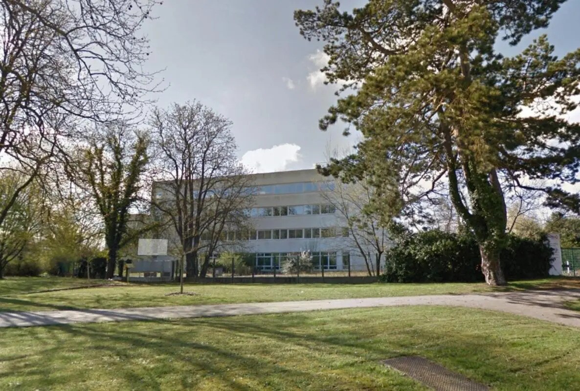 Office in Buc for sale Building Photo- Image 1 of 13