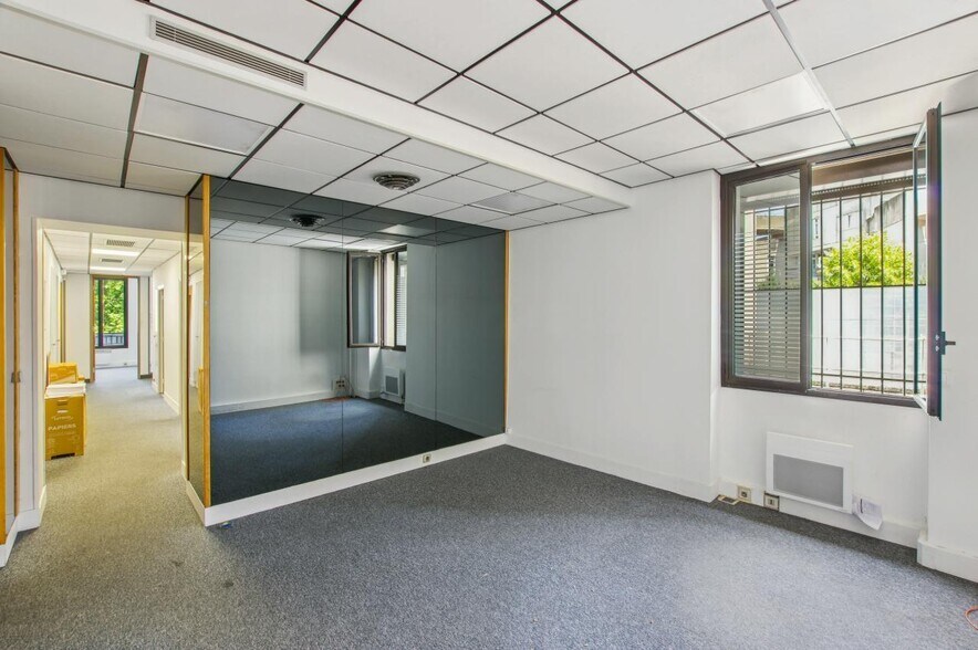 Office in Saint-Denis for lease - Interior Photo - Image 3 of 10