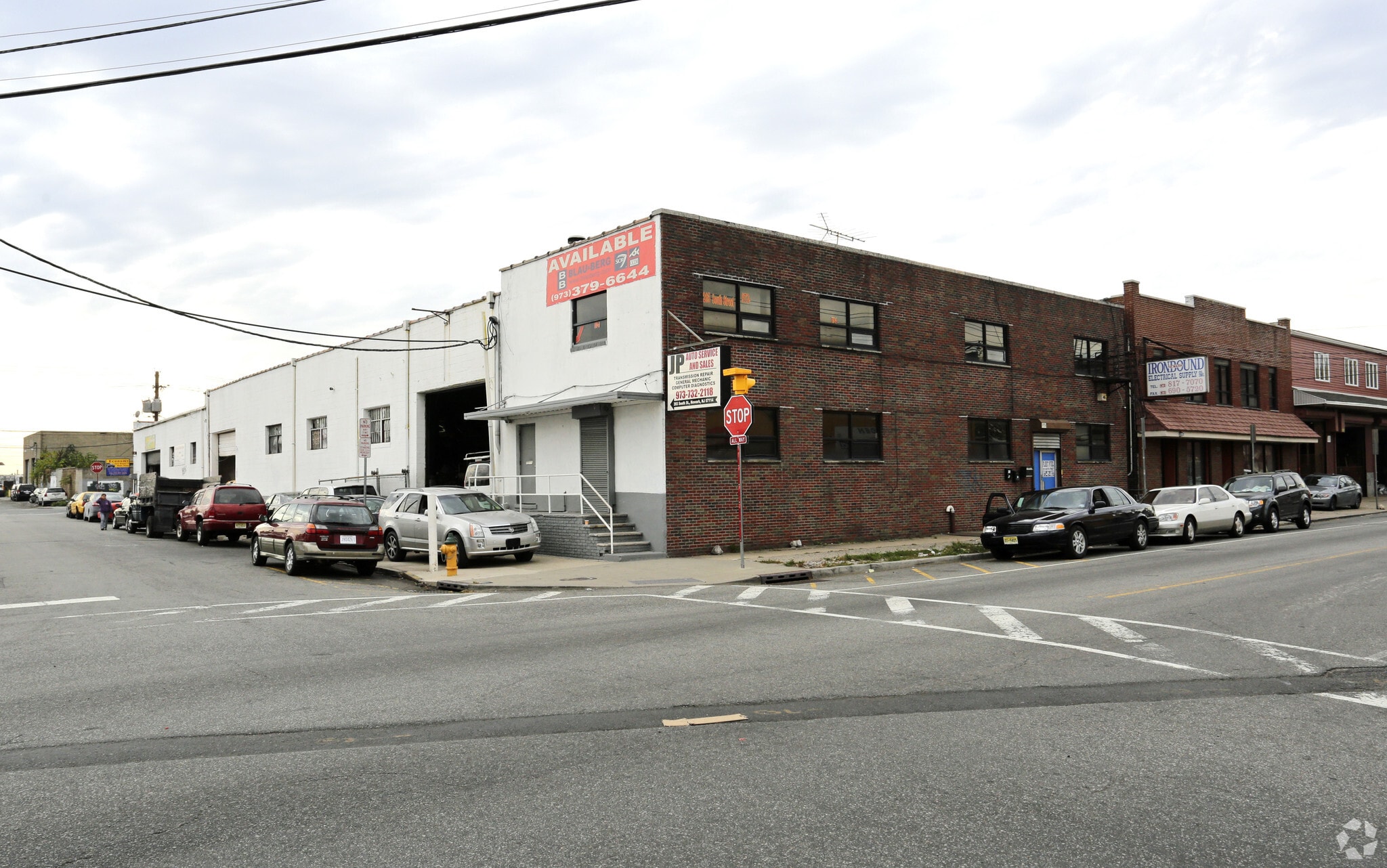 South Street Warehouse and Retail portefeuille de 3 propriétés à vendre sur LoopNet.ca Photo principale- Image 1 de 4