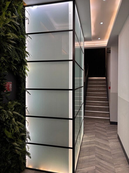 25-26 Poland St, London for lease - Building Photo - Image 2 of 10