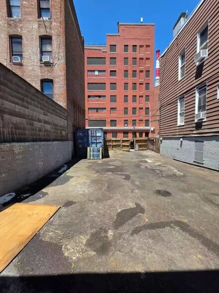 38-59 9th St, Long Island City, NY for lease - Building Photo - Image 2 of 5
