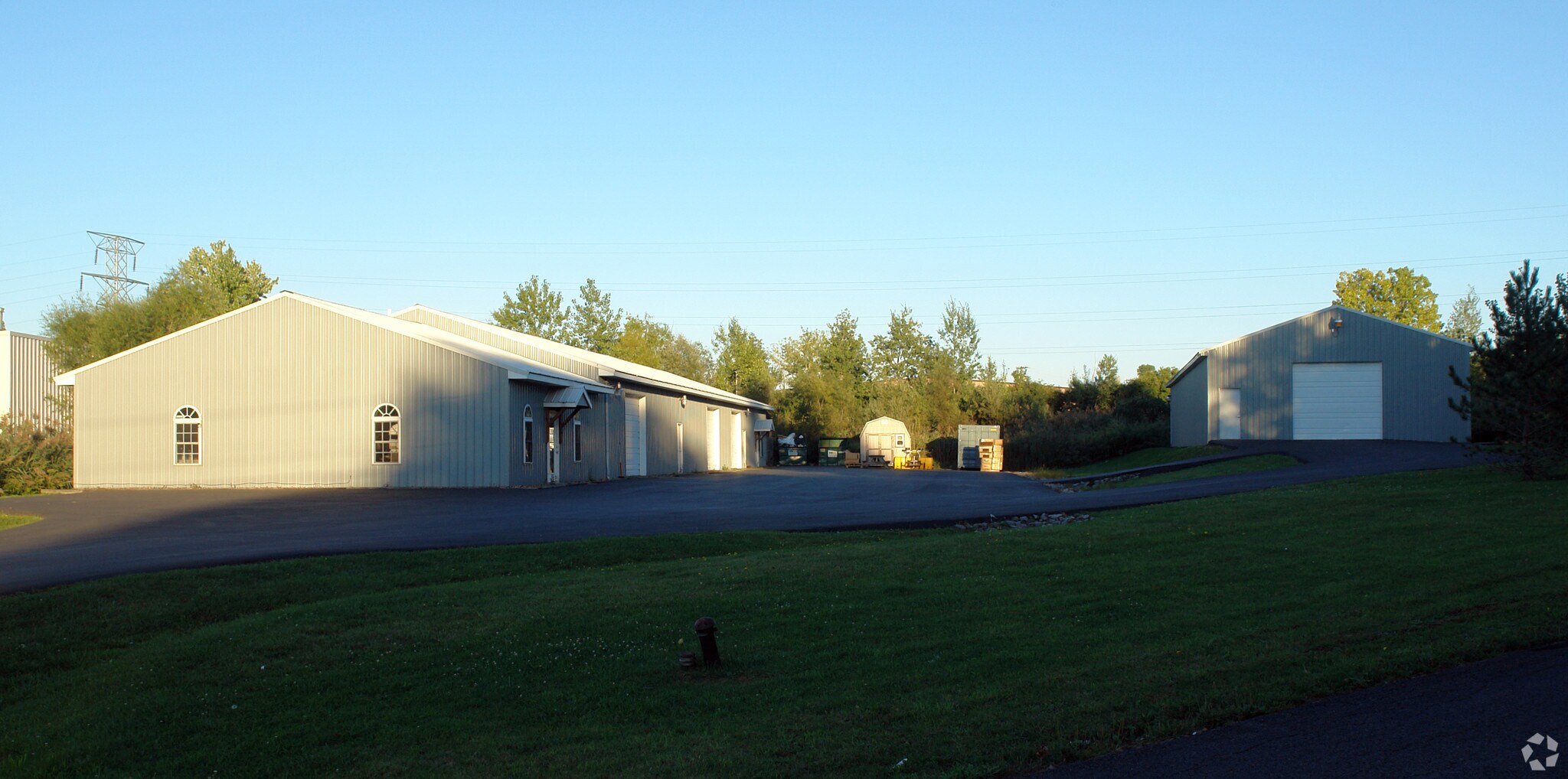 7704 Maltlage Dr, Bayberry, NY for sale Primary Photo- Image 1 of 4