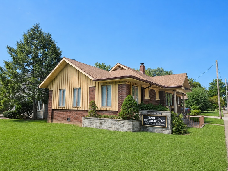 2116 Lincoln Ave, Evansville, IN for sale - Building Photo - Image 2 of 16