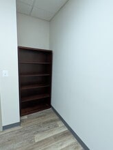 450 Airport Rd, Elgin, IL for lease Building Photo- Image 2 of 2